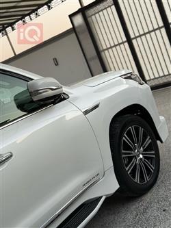 لێکزس LX